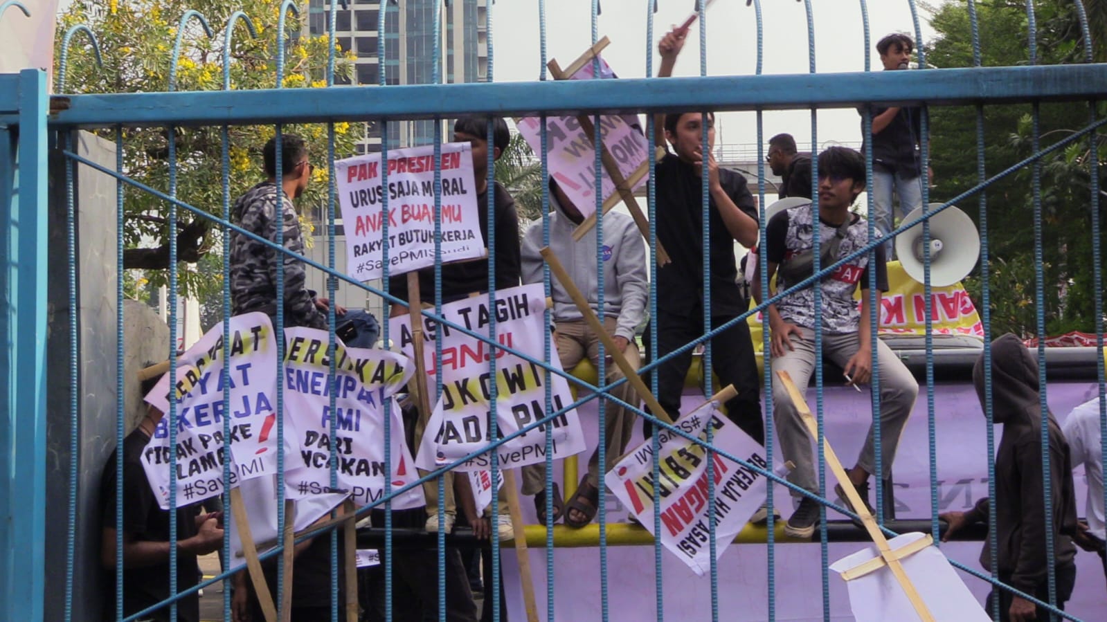 Aksi Migrant Watch dan Masyarakat Sipil di Kantor Kemnaker, Selasa (22/8) kemarin