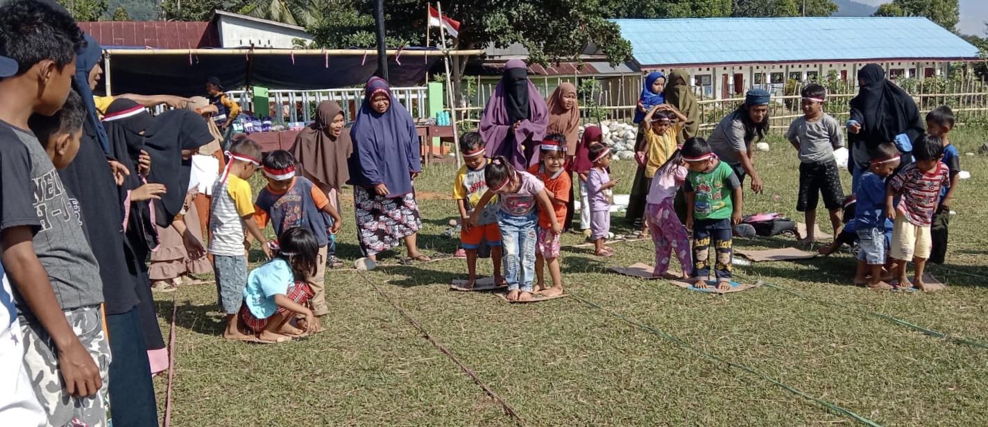 Suasana lomba anak anak dalam kegiatan memeriahkan HUT kemerdekaan RI ke 78 yang turut di dukung eks Napiter Poso