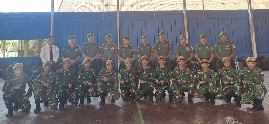 Foto bersama 29 personil Komcad bersama Dandim Serta jajaran Pejabat di lingkungan Kodim 1307/Poso