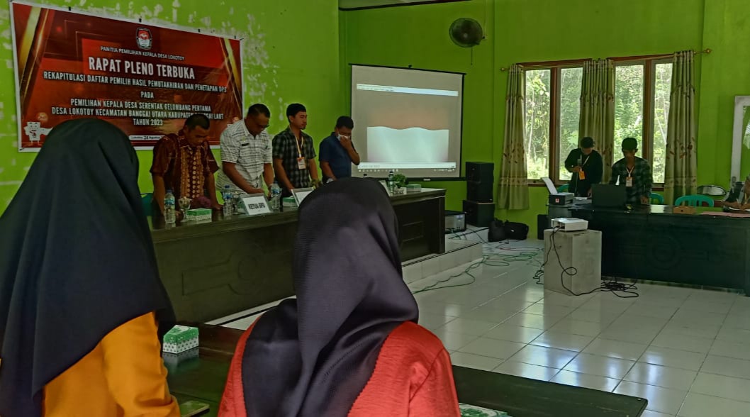 PLENO PENETAPAN DPS. Suasana rapat pleno penetapan DPS untuk pilkades Lokotoy. Ketua panitia, Diman Palabit berharap pilkades berjalan aman dan kondusif