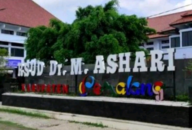 Rumah sakit umum Daerah (RSUD) M Ashari tampak dari depan