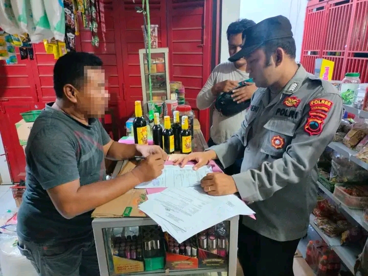 Polsek Karangdadap merazia penjual minuman keras