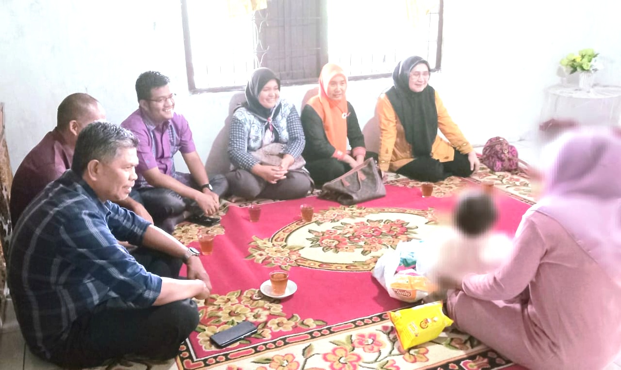 Trauma Healing : Lembaga Burangir memberi trauma healing terhadap korban pria di Padangsidimpuan yang tega rudapaksa putri kandungnya.