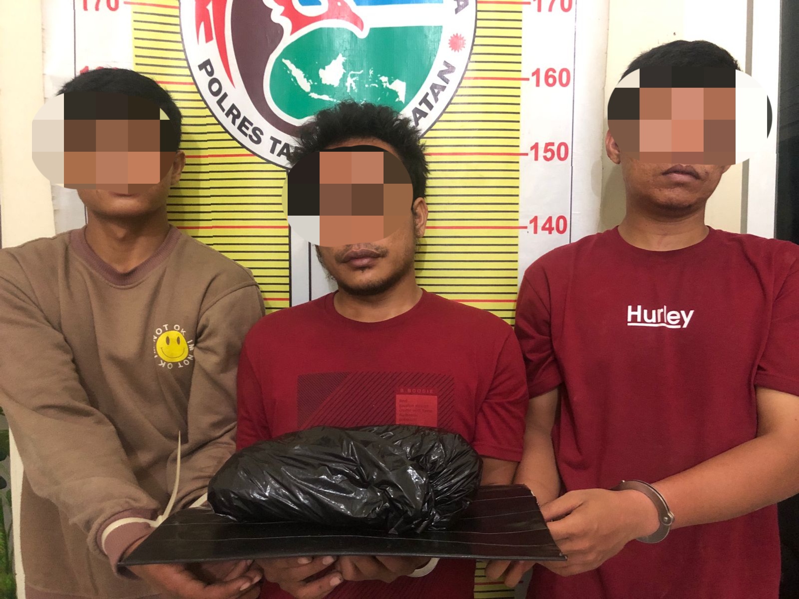 Inilah tiga orang pria asal Kabupaten Madina yang nekad antar ganja ke Tapsel hanya gara-gara tergiur upah uang rokok sebesar Rp200 ribu