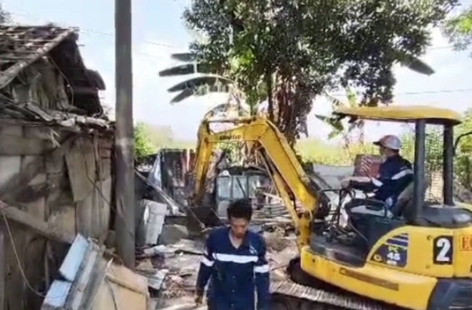 Deretan Warung Remang-remang di Kandeman Batang, diratakan dengan tanah