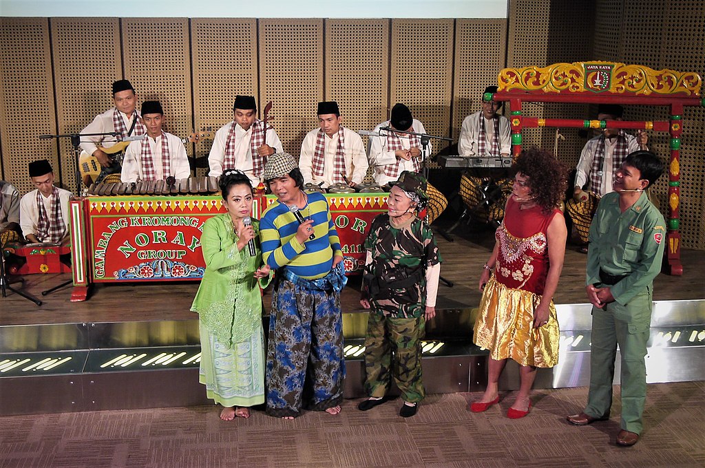 Seni Tradisional Gambang Kromong dan Lenong Betawi