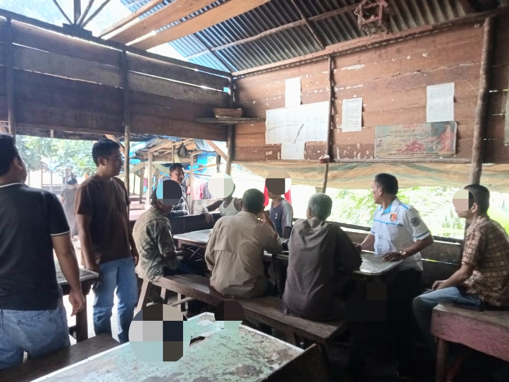 Suasana penggerebekan di salah satu Warung Kopi di Pargumbangan, Angkola Muaratais, yang dipimpin KBO Sat Resnarkoba Polres Tapsel, Ipda TP Saragih