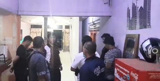 Polisi dan BNN di Padangsidimpuan menggelar razia di sejumlah Kamar Kos-kosan dan Hotel dengan hasil 5 orang dinyatakan positif menggunakan narkoba jenis sabu