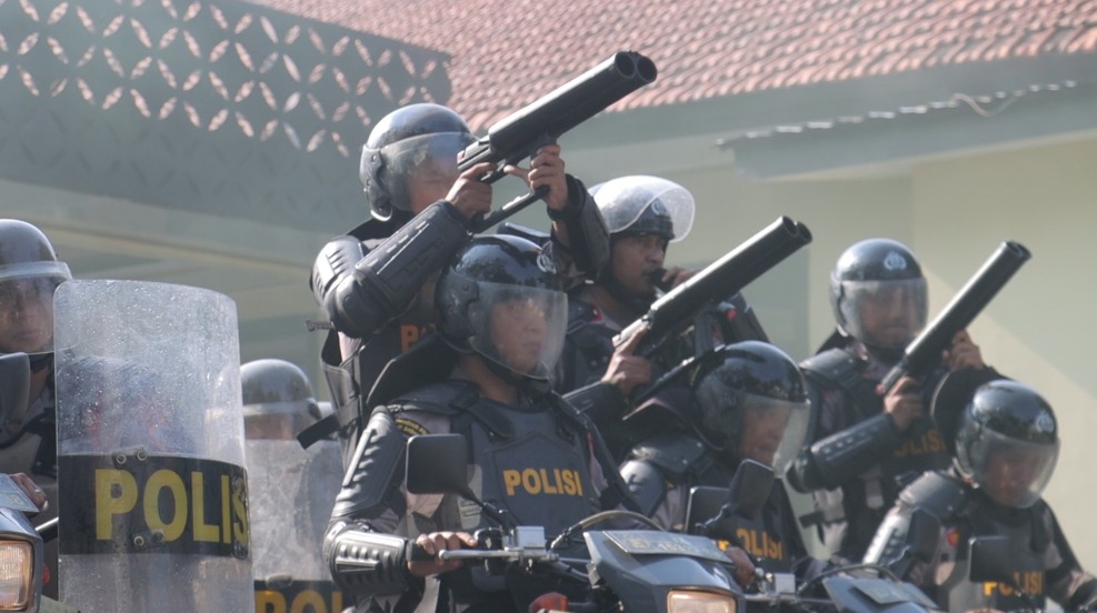 Anggota polres Pemalang dalam latihan simulasi pengamanan kota jelang pemilu