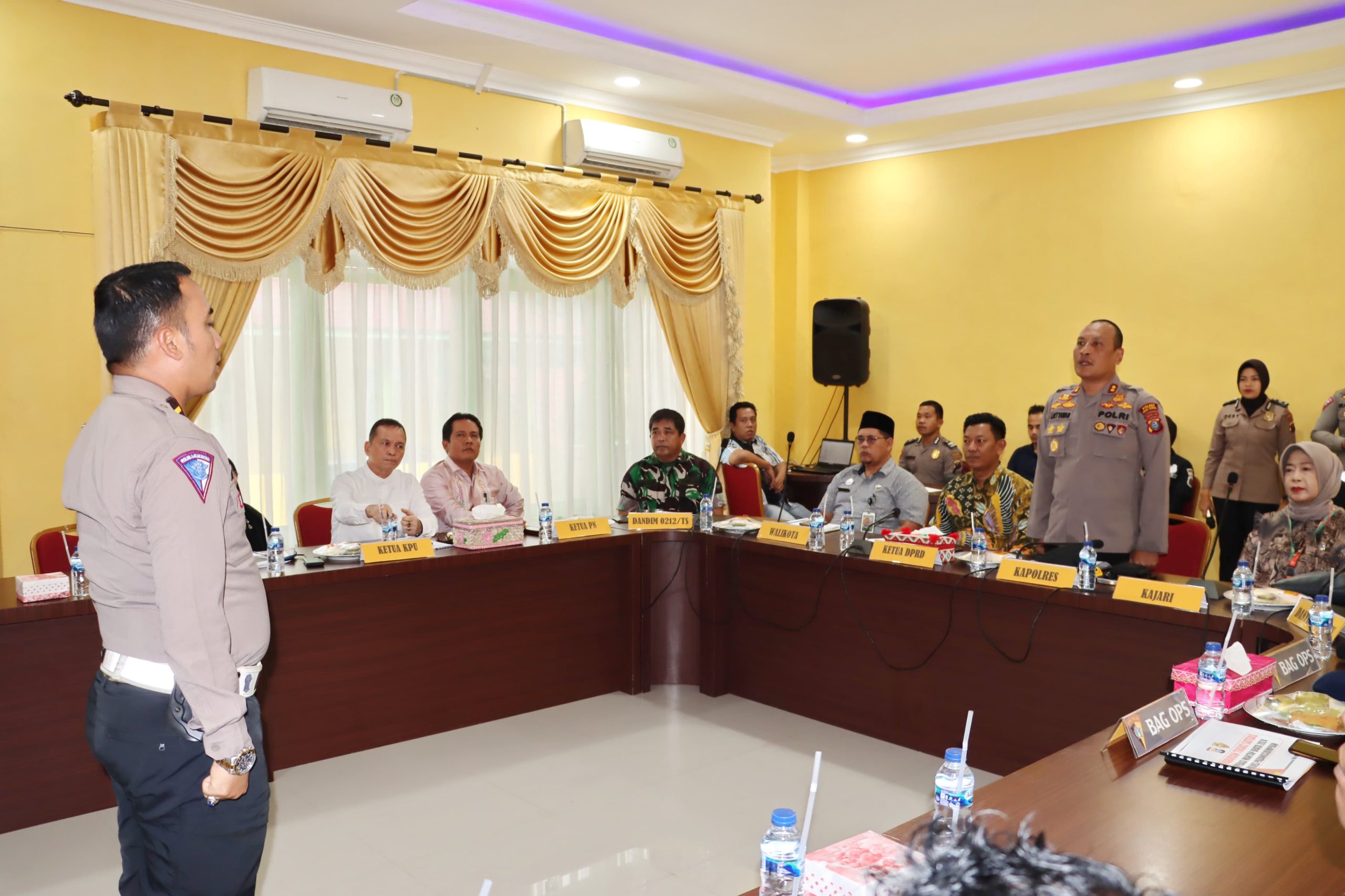 Dalam rangka menghadapi Pemilu 2024, Kapolres Padangsidimpuan, AKBP Dudung Setyawan, saat memimpin rapat lintas sektor