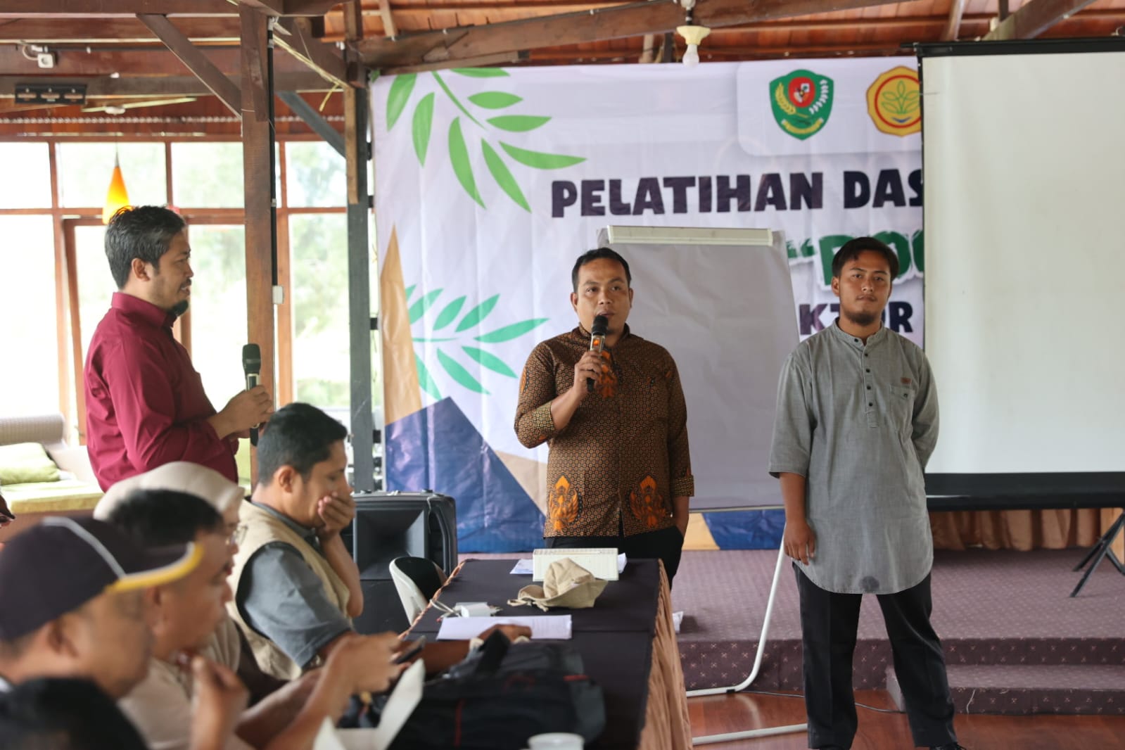 Suasana penutupan pelatihan dasar kewirausahaan Petani Aktor Milenial yang digelar PT AR bersama Bapeltan Jambi di Syaakirah the View and Resto di Desa Aek Sabaon, Kecamatan Marancar, Kabupaten Tapsel