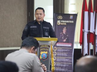 Plh Kasi Humas Polres Tapsel, Brigadir Erlangga Gautama Nasution, saat menjabarkan strategi jitu redam hoaks di Kabupaten Tapsel menjelang Pemilu 2024