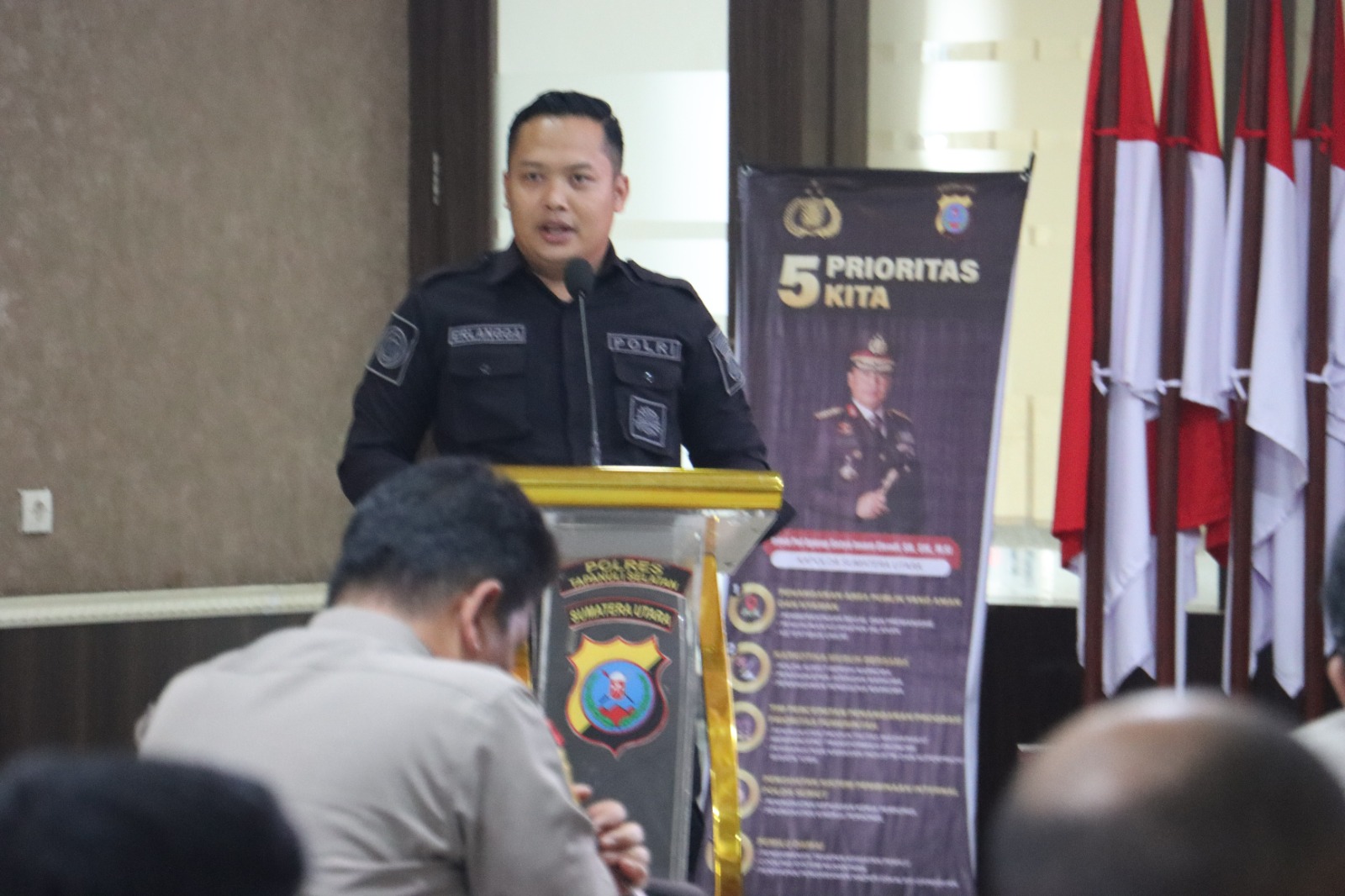 Plh Kasi Humas Polres Tapsel, Brigadir Erlangga Gautama Nasution, saat menjabarkan strategi jitu redam hoaks di Kabupaten Tapsel menjelang Pemilu 2024