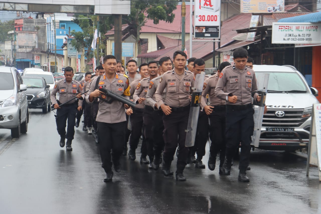 Kapolres Tapsel, AKBP Imam Zamroni, latihan lari santai bareng personel dalam rangka pemantapan Ops Mantap Brata Toba 2023-2024