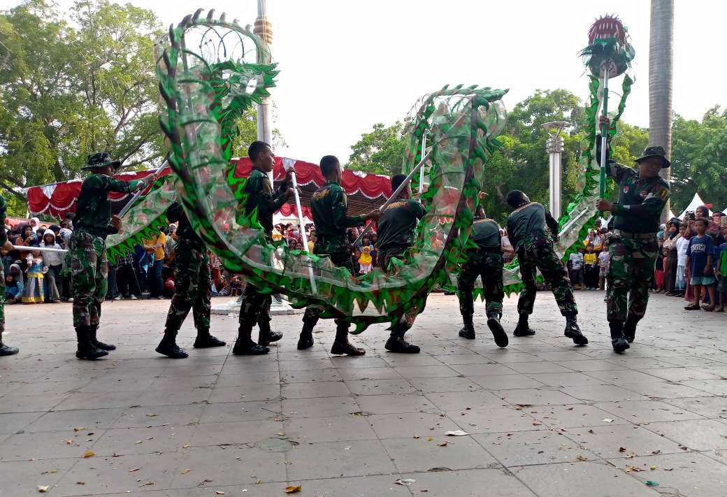 Aktraksi Barongsai dari para Prajurit TNI AD Batalyon Arhanud 15/DB Kodam IV Diponegoro