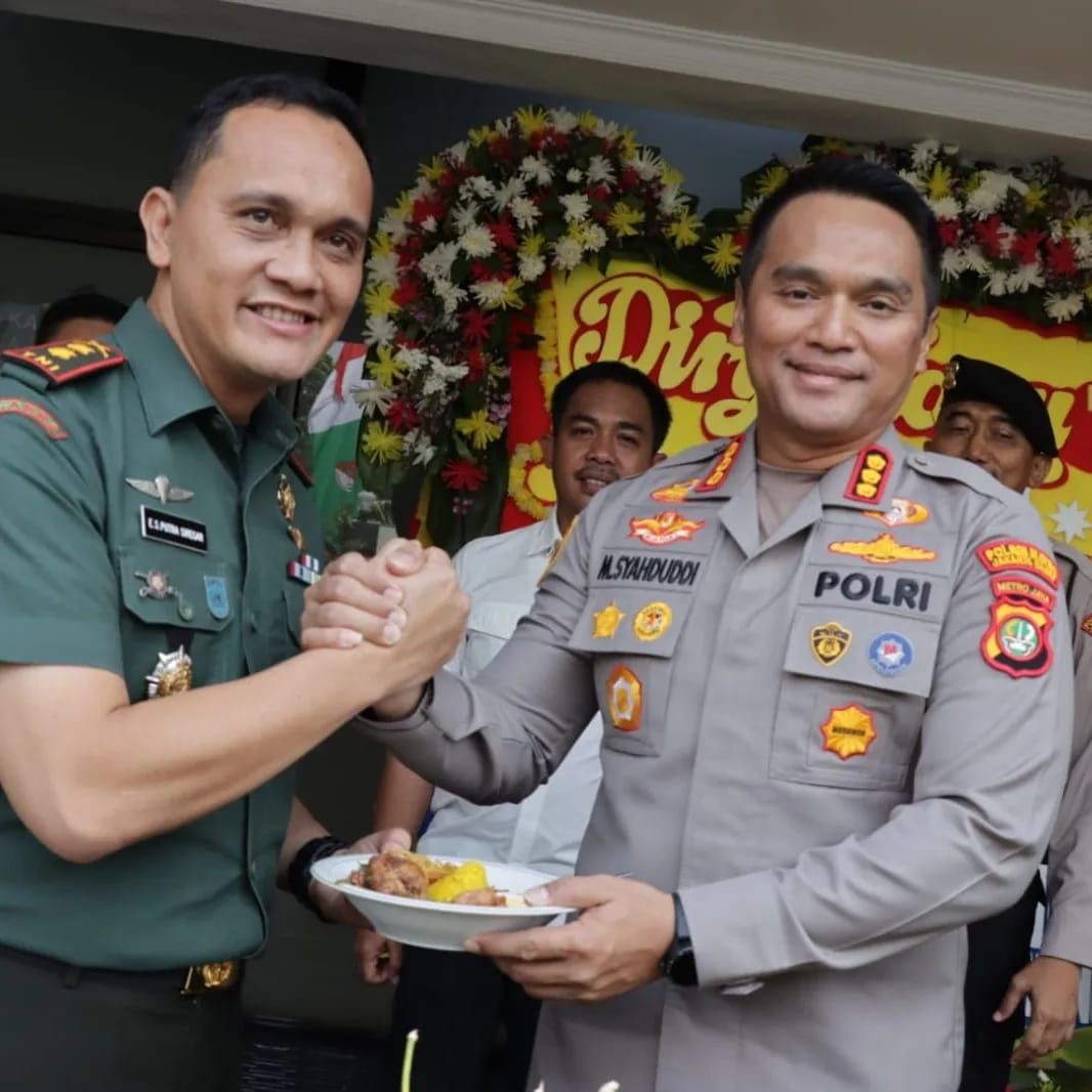 Kapolres Metro Jakarta Barat, Kombes Pol M Syahduddi bersama Dandim 0503/JB Letkol Inf E.S. Putra Siregar