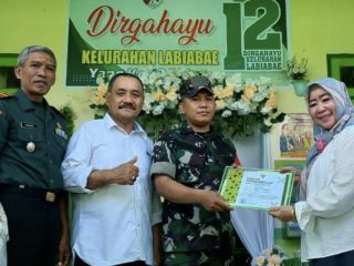 Suasana pemberian penghargaan kepada Babinsa Berprestasi oleh Pemeintah kabupaten Tojo Una Una, yang diserahkan langsung oleh Ketua PKK kabupaten Tojo Una Una