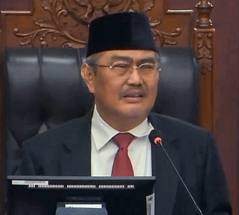 Ketua MKMK, Jimly Asshiddiqie saat membacakan putusan dalam sidang Pelanggaran Kode Etik Ketua MK