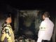 Polisi saat melakukan penyelidikan di Rumah yang terbakar