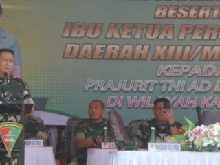 Tampak Pangdam Merdeka, saat memberikan arahan kepada jajaran Prajurit TNI di Poso