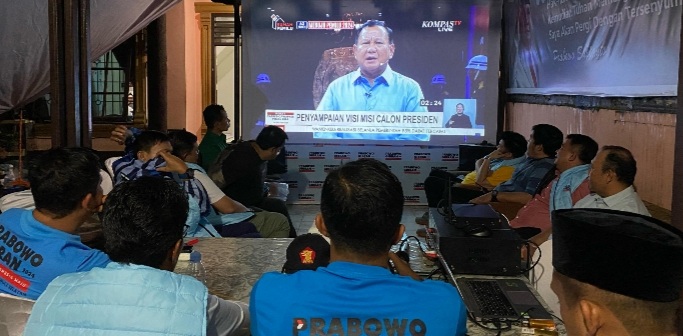 TKD Prabowo-Gibran 2024 Tapsel saat nonton bareng aksi debat Capres perdana