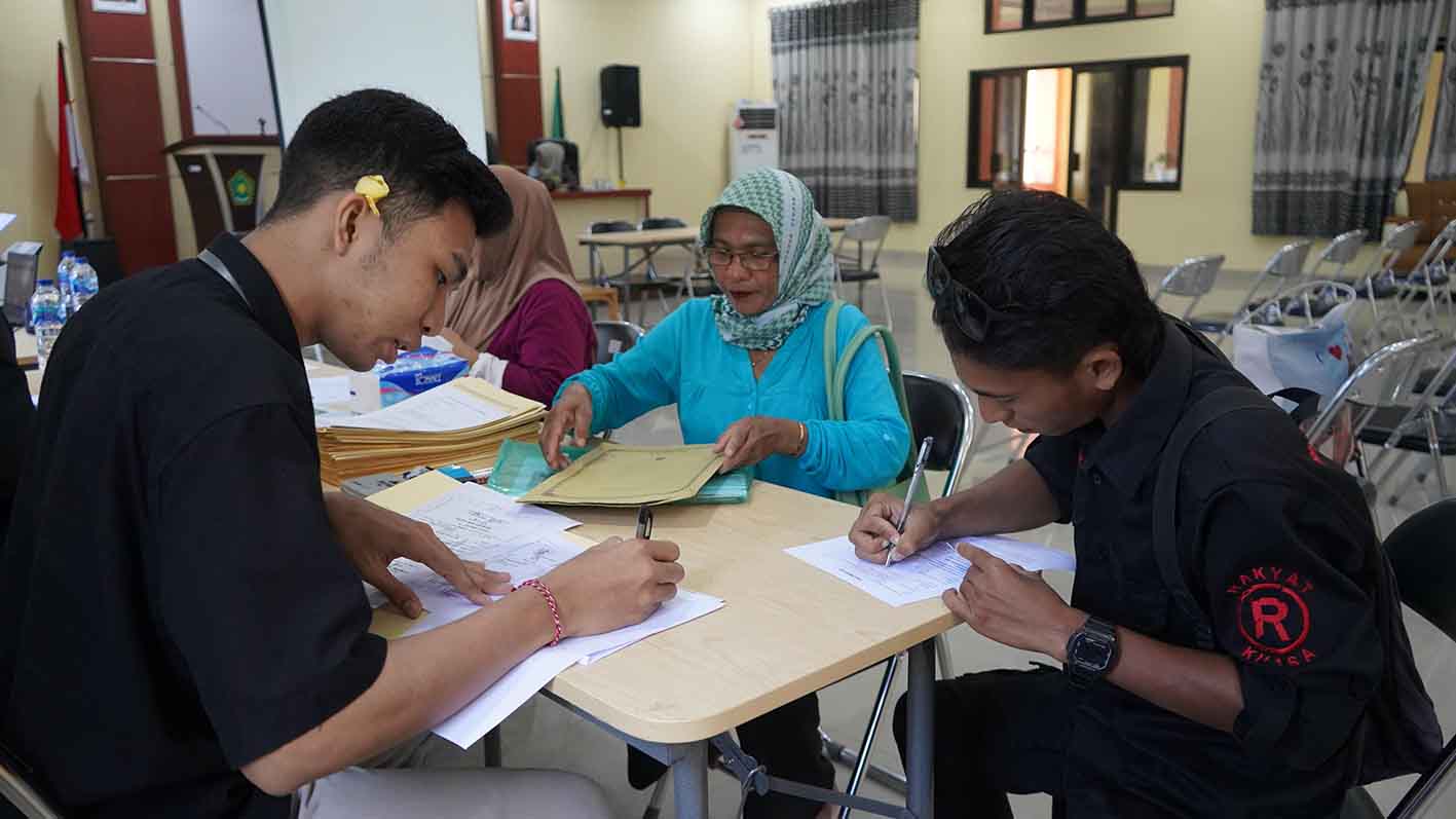 JEMPUT BOLA: Pendataan calon jemaah haji di kantor Kemenag Kota Palu.