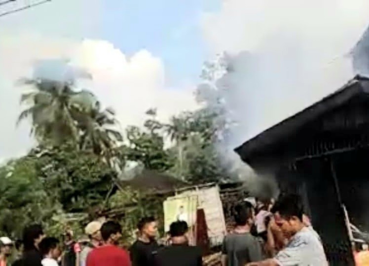 Suasana saat tabung gas ukuran 3 Kg meledak di Kota Padangsidimpuan