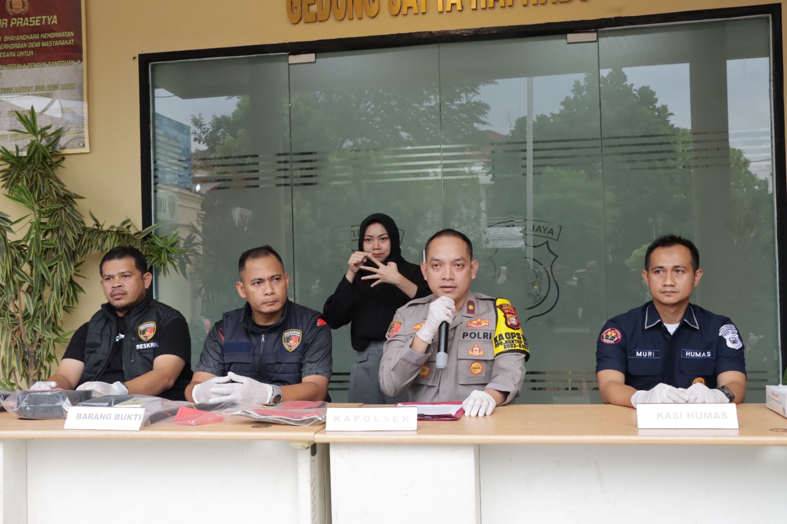 Polsek Kembangan Jakarta Barat saat Konferensi pers