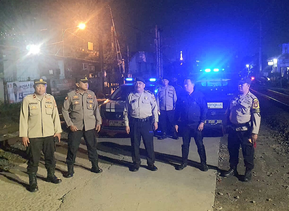 Polsek Tanjung Duren, Polsek Gambir dan Polsek Tambora berkolaborasi adakan patroli untuk cegah tawuran