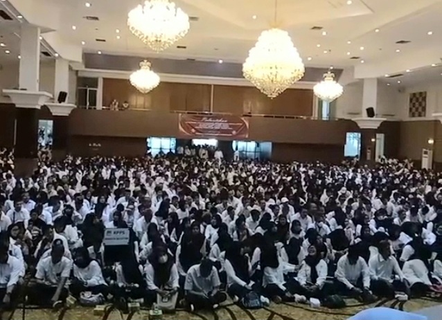 Peserta Pelantikan KPPS di Ball Room Universitas Esa Unggul, Kec.Kebon Jeruk, Jakarta Barat