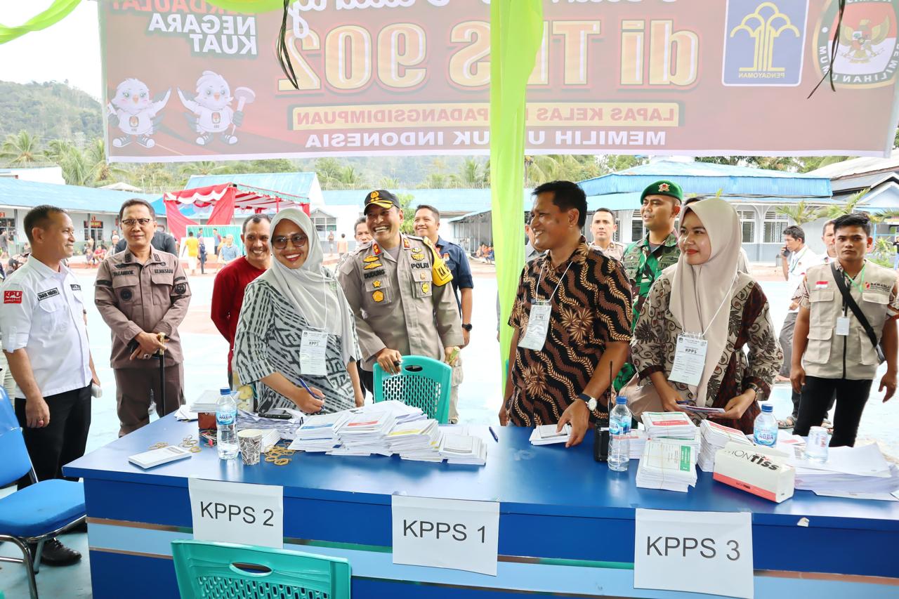 Suasana pemungutan suara Pemilu di TPS khusus Lapas Kelas IIB Padangsidimpuan