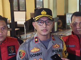 Kapolsek Tambora Polres Metro Jakarta Barat, Kompol Donny Agung Harvida didampingi Kanit Reskrim Akp Rahmat Wibowo