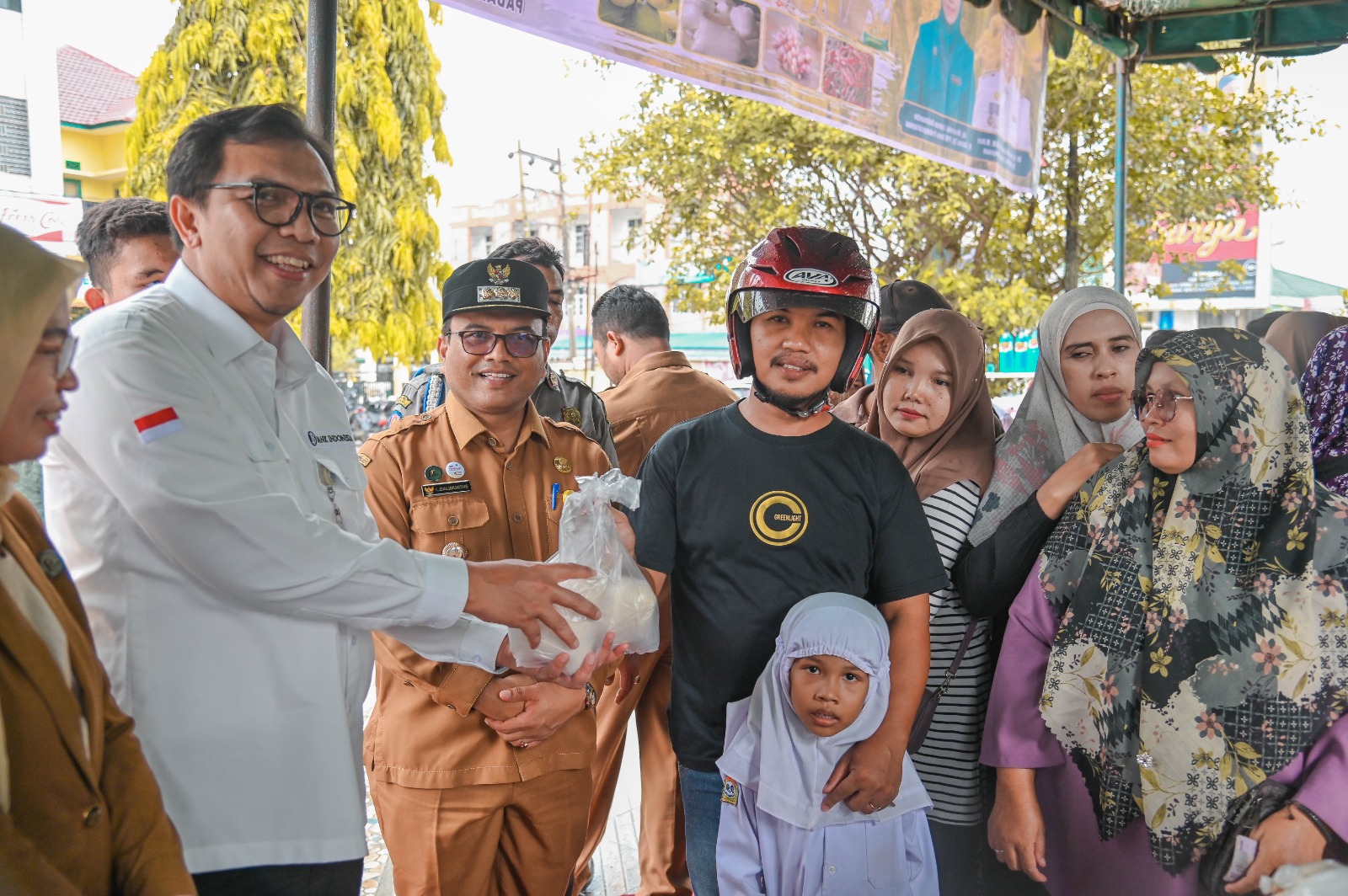 Pj Wali Kota Padangsidimpuan, Letnan Dalimunthe, di sela penyerahan pangan murah