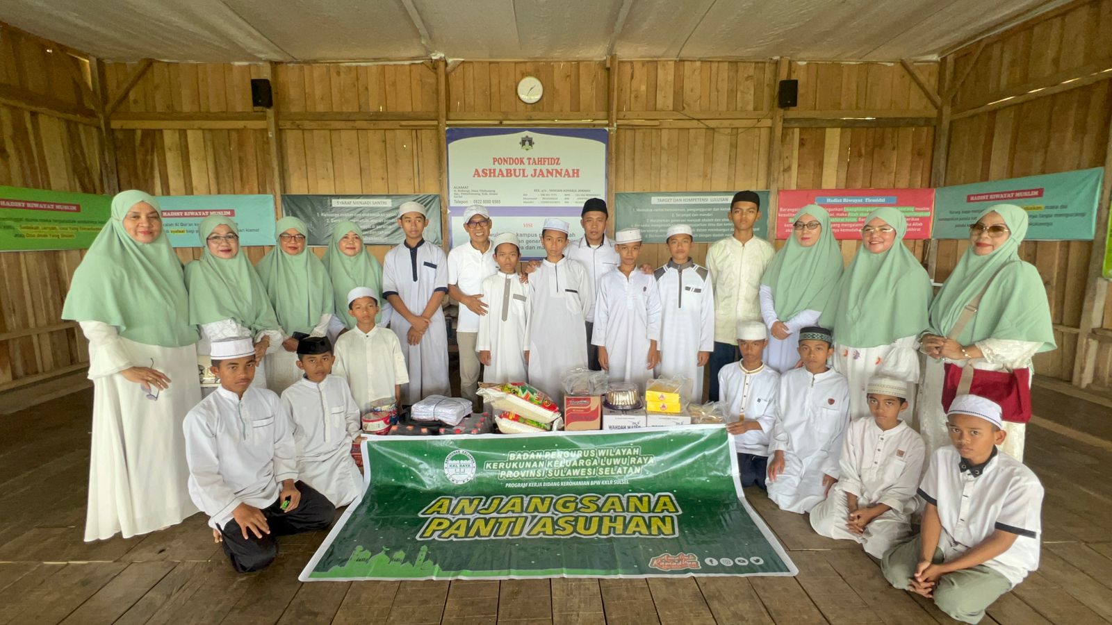 Dokumentasi BPW KKLR bersama santri Pondok Tahfidz Ashabul Jannah Hidayatullah Gowa.