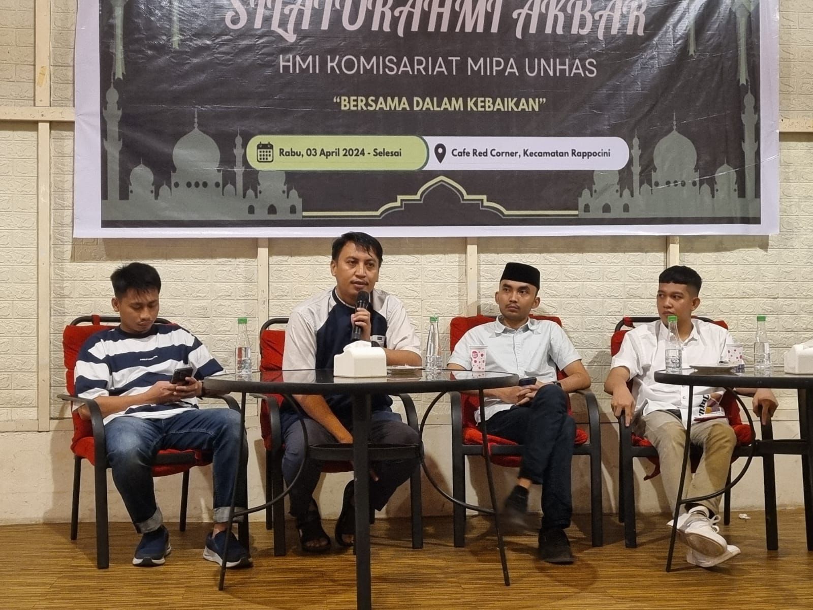 Kegiatan buka bersama HMI Mipa Cabang Makassar Timur disertai dengan sharing session.