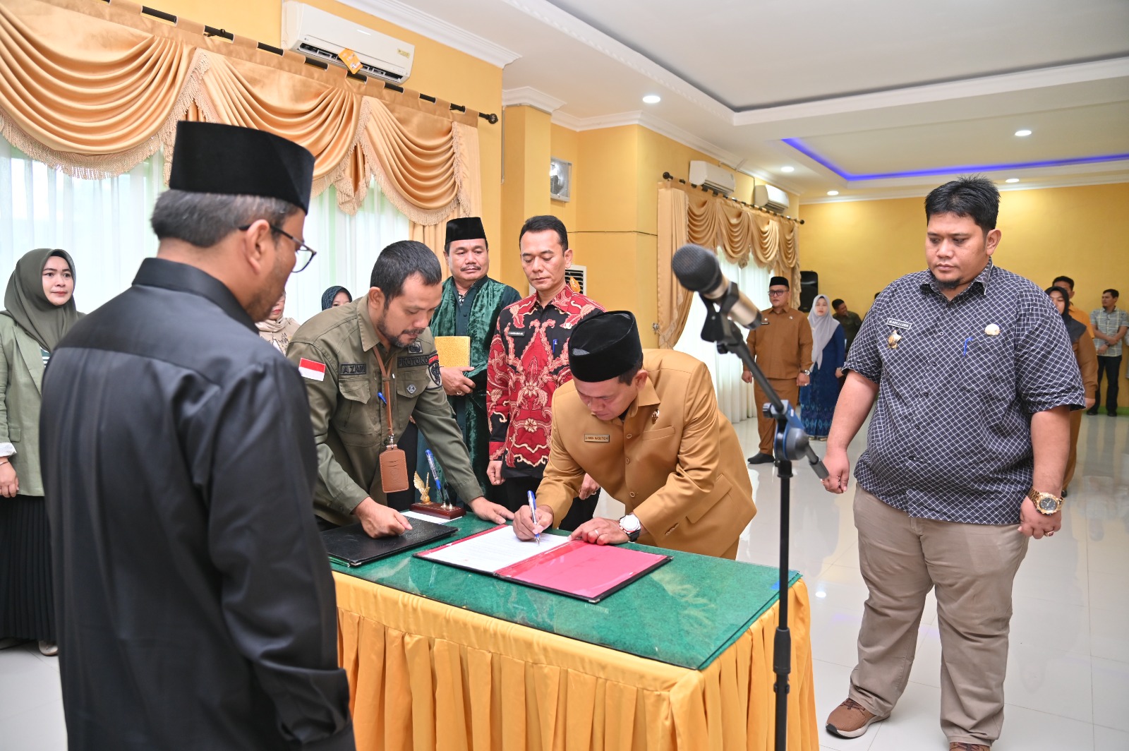 Pj Wali Kota Padangsidimpuan, Dr Letnan Dalimunthe, saat melantik 5 Pejabat Tinggi Pratama di jajarannya