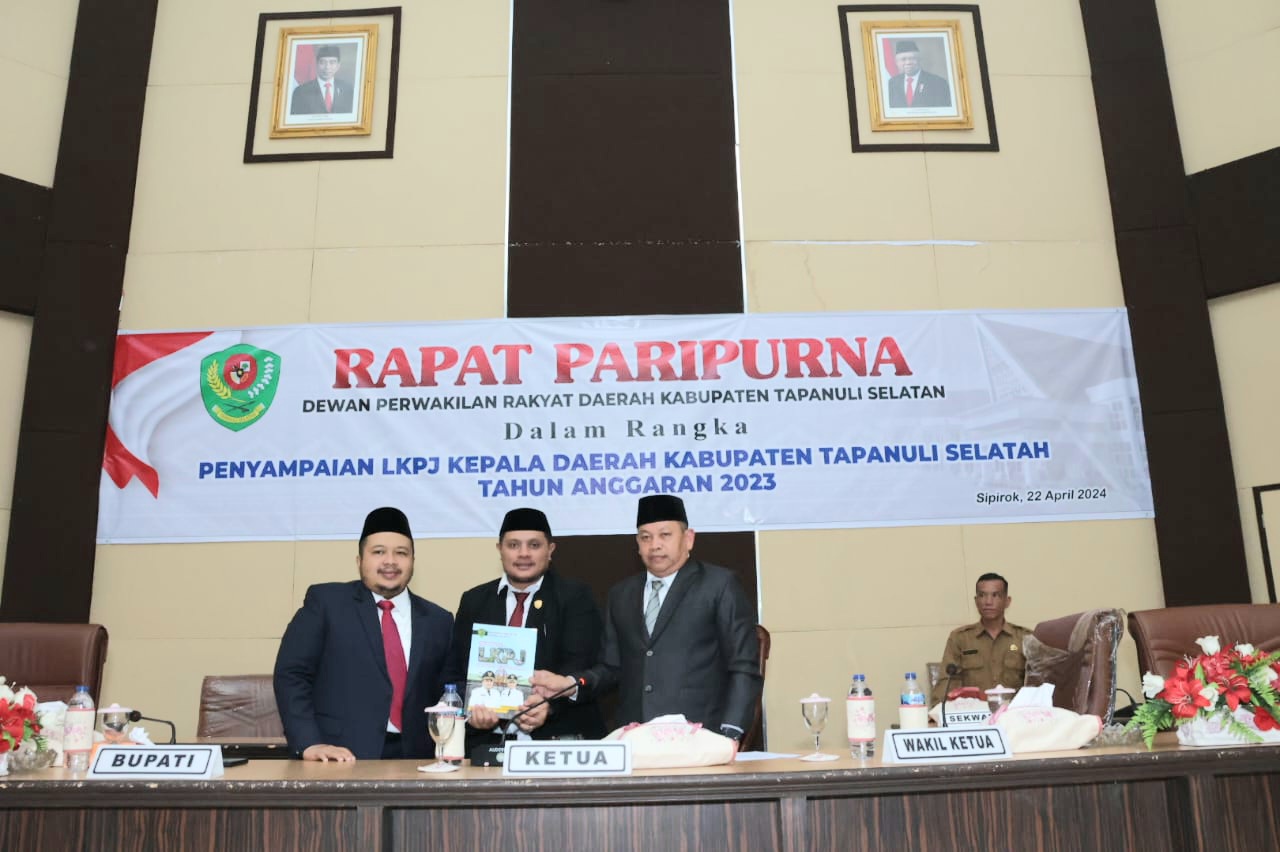 Bupati, Dolly Pasaribu, sampaikan LKPJ Daerah TA 2023 kepada Ketua DPRD Tapsel, Abdul Basith Dalimunthe