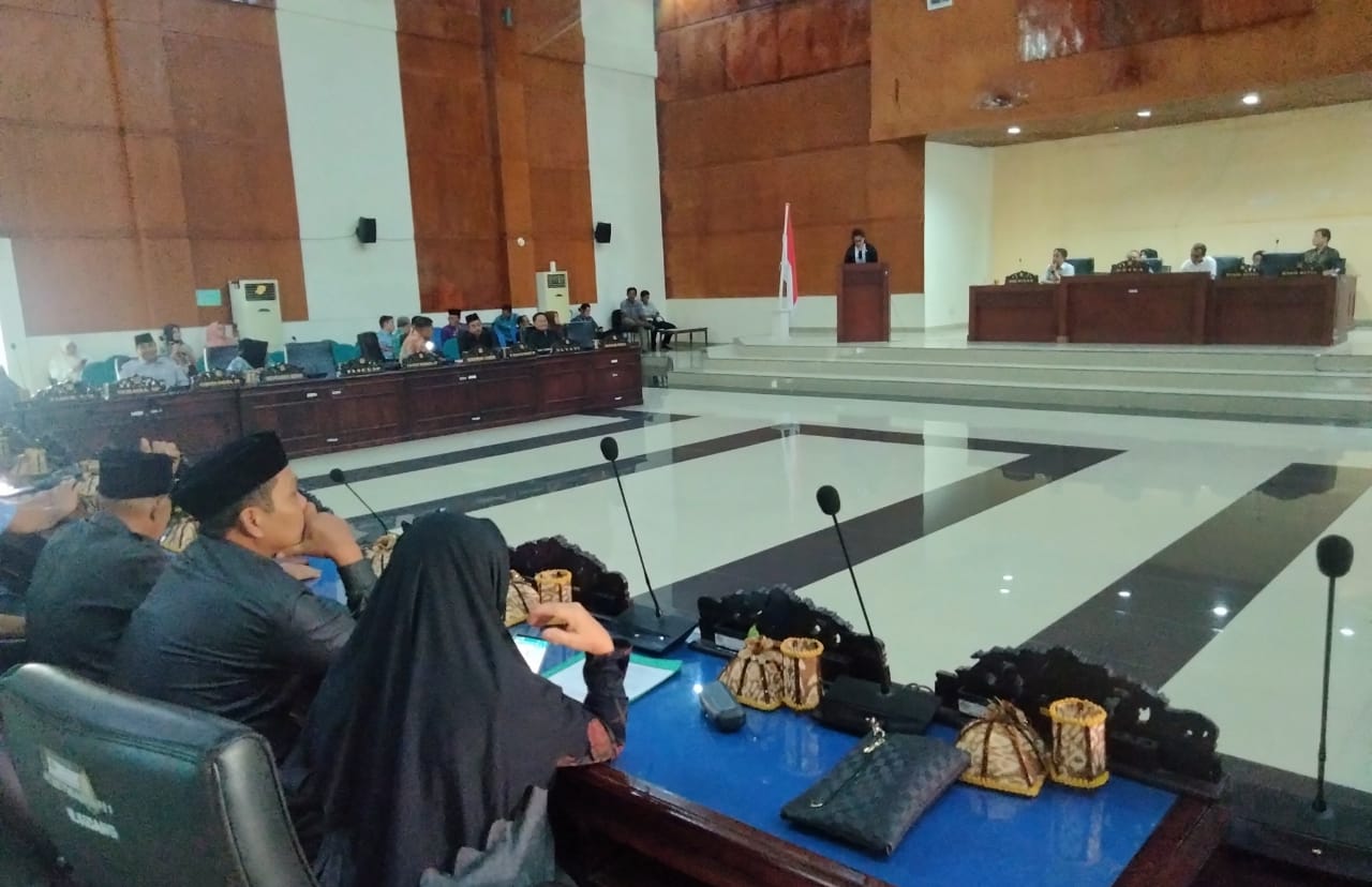 Suasana Rapat Paripurna Penyampaian Pandangan Umum Fraksi-Fraksi DPRD atas LKPJ Bupati Parigi Moutong.