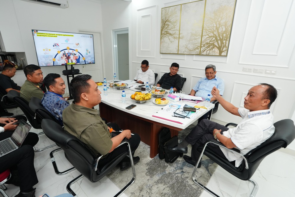 Usai dilantik, Penjabat Gubernur Sulawesi Selatan (Sulsel), Prof Zudan Arif Fakrulloh langsung menggelar rapat terbatas.