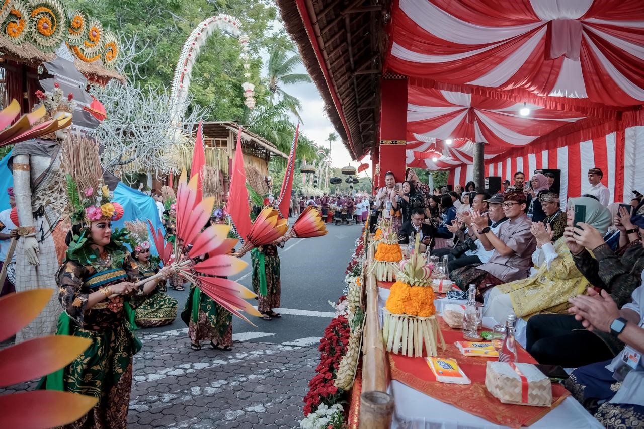 Menparekraf, Sandiaga Salahuddin Uno saat membuka "Bali Street Carnival World Water Forum" ke-10 di Bali Collection, Nusa Dua.