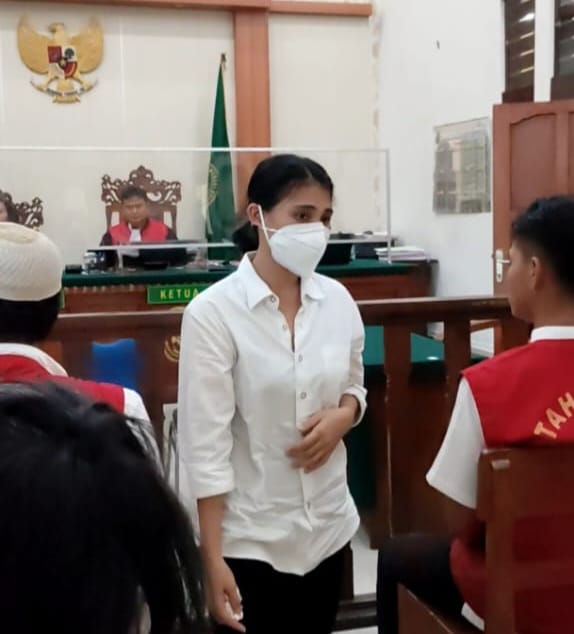 Terdakwa Ni Luh Putu Sudiarmi saat menjalani proses persidangan di Pengadilan Negeri Denpasar Bali