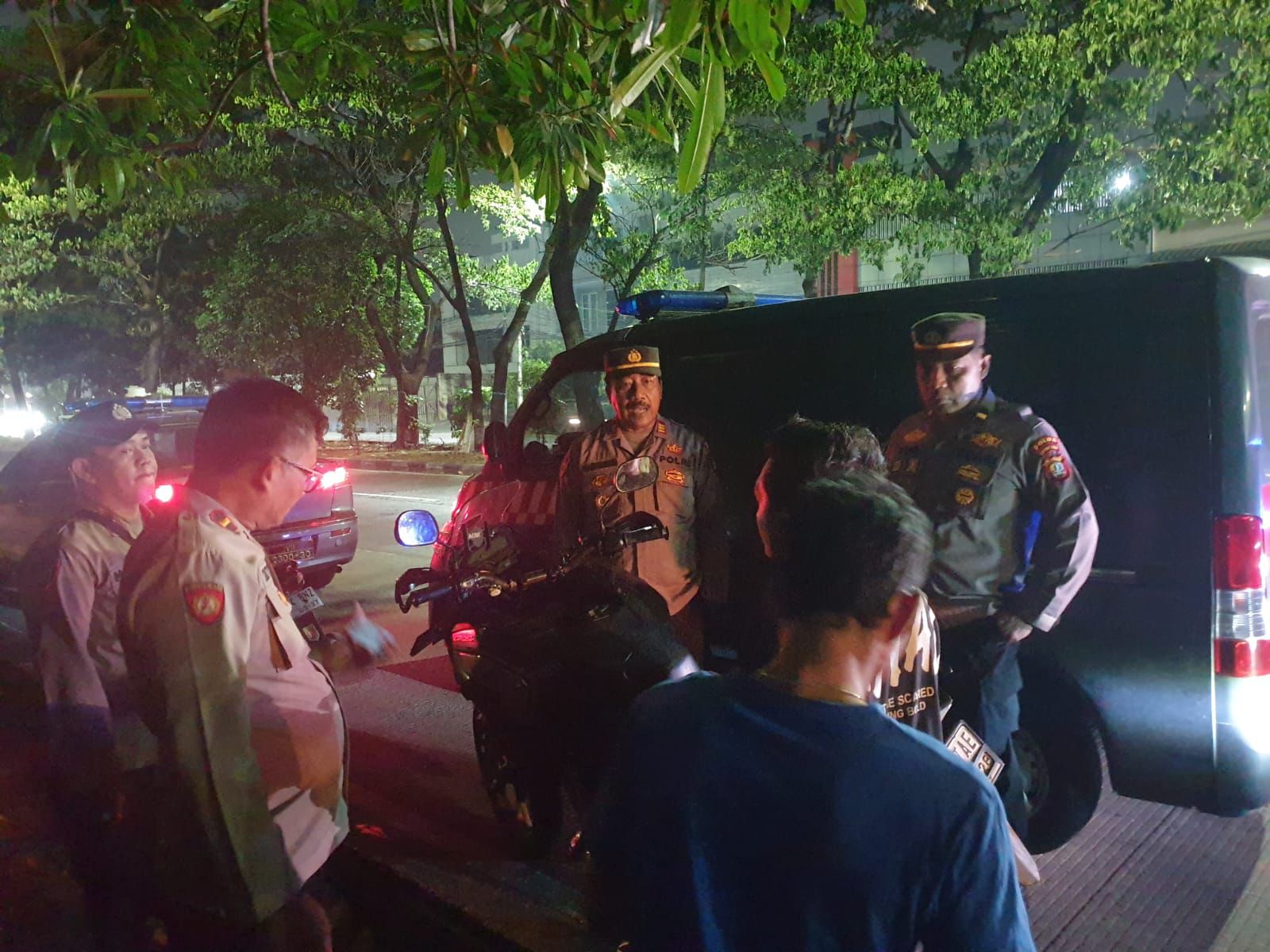 Patroli Polsek Grogol Petamburan Bersama 3 Pilar Di RTH Tubagus Angke Jakarta Barat