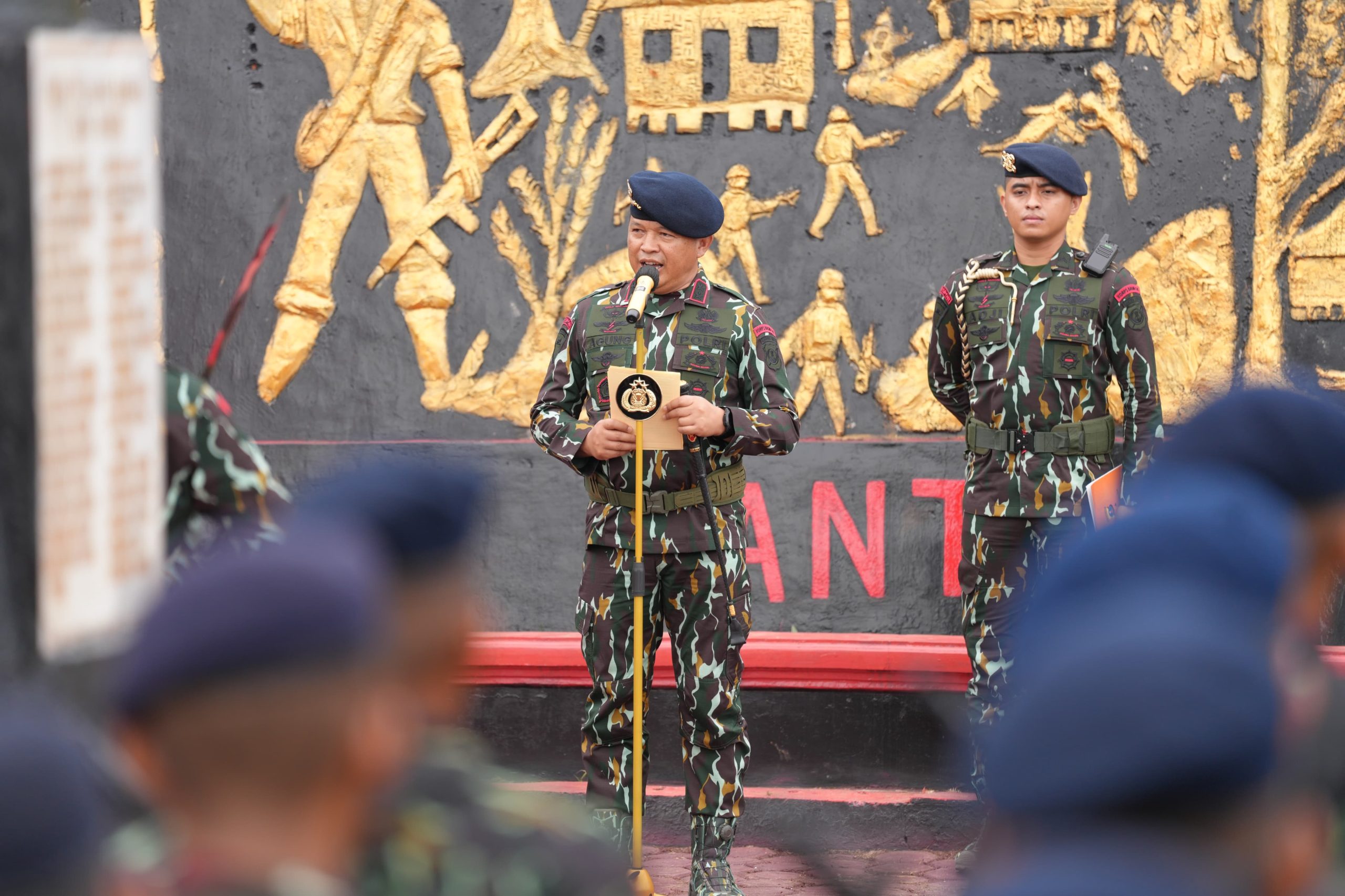 Kapoldasu, Irjen Pol Agung Setya Imam Effendi, memberi amanat saat jadi Irup ke peserta Upacara Hari Juang Benteng Huraba ke-75 di Pintu Padang, Kecamatan Batang Angkola, Kabupaten Tapsel