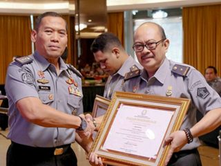 Penghargaan prestisius Bagi Pengelola dan Pelapor LHI Terbaik yang diterima Kanwilkemenkumham Sulteng