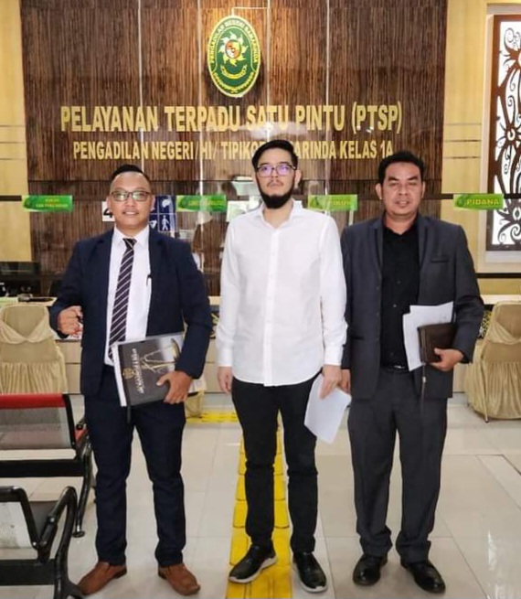 Ketua Tim Hukum Ade Manansyah, SH, MH saat di Pengadilan Negeri Samarinda Kalimantan Timur