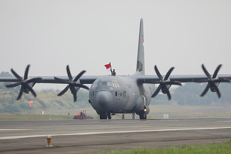 Pesawat Super Hercules C-130J-30 Ke 5 Landing di Lanud Halim Perdanakusuma, Jakarta