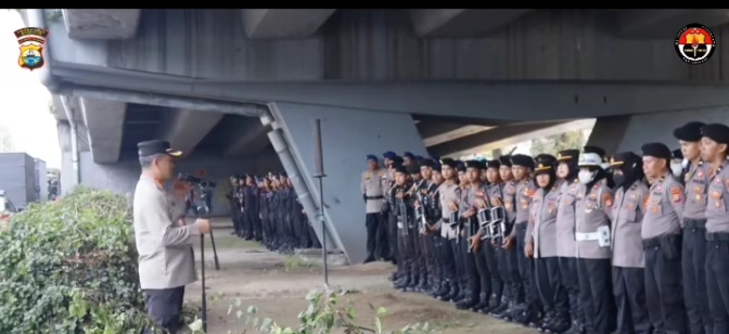 Personil gabungan Polrestabes Makassar bersama Polda Sulsel gelar apel kesiapan pengamanan Hari Pendidikan Nasional.