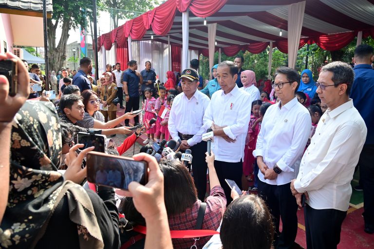 Presiden Jokowi Menyampaikan Keterangan Pers saat kunjungan di Cipete Utara, DKI Jakarta