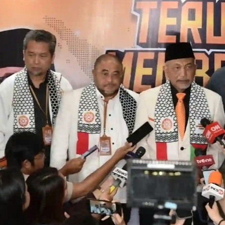 Presiden Partai Keadilan Sejahtera (PKS) Ahmad Syaikhu saat memberi keterangan pada awak media