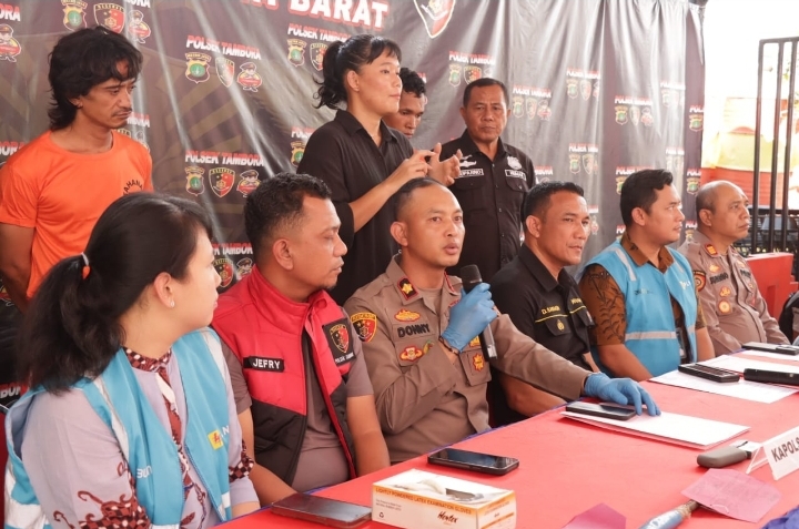 Polsek Tambora Jakarta Barat saat konferensi pers